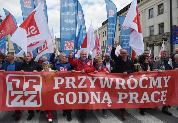 Pochód pierwszomajowy pod hasłem "Przywróćmy godną pracę".