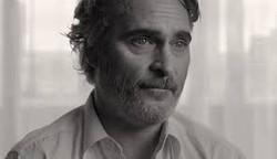 Joaquin Phoenix w "C'mon C'mon" Mike'a Millsa. Film już w kinach