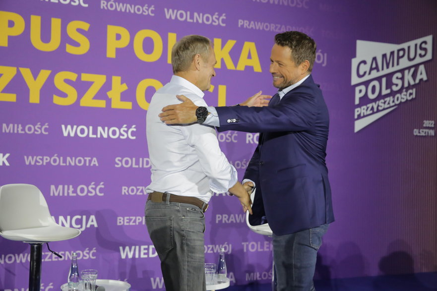 Donald Tusk i Rafał Trzaskowski uczestniczą w Campusie Polska Przyszłości w Olsztynie. 31 sierpnia 2022 r.