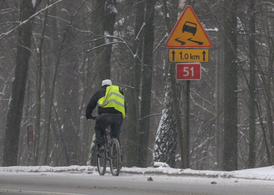 Obfite opady śniegu i fatalne warunki na drogach