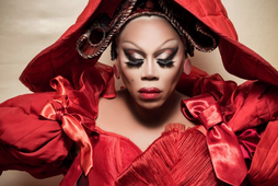 RuPaul jako Królowa Serc w kalendarzu Pirelli 2018