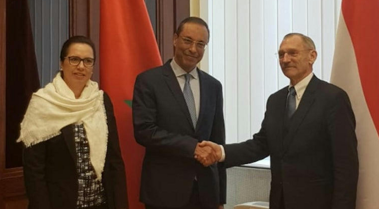 A marokkói miniszter dr. Pintér Sándorral kezet is fogott.