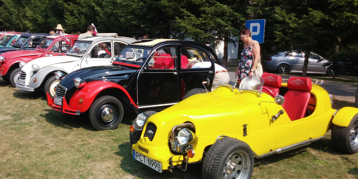 Klasyki francuskiej motoryzacji. Citroeny na Placu Wolności w Poznaniu