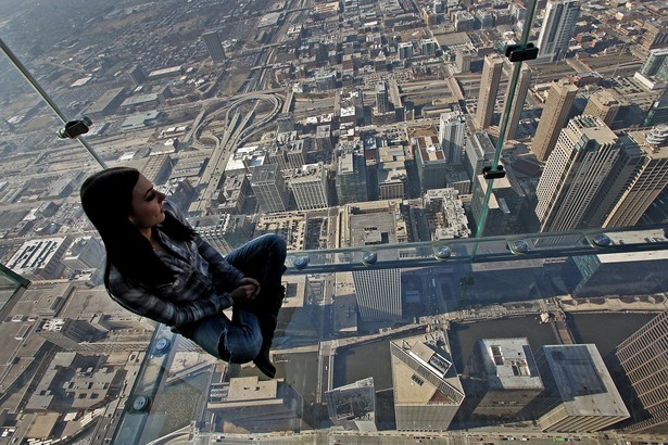 Balkon widokowy na Willis Tower w Chicago, najwyższym budynku w USA