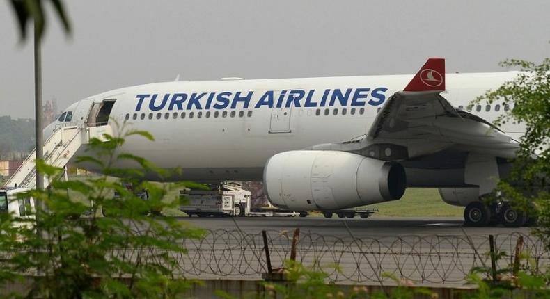 Turkish Airlines is to offer laptops to business class passengers travelling to the US and Britain