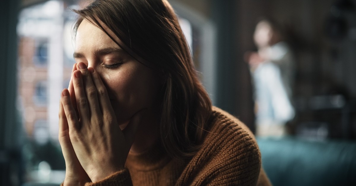 Przemoc domowa - regulacje i procedury ochrony ofiar