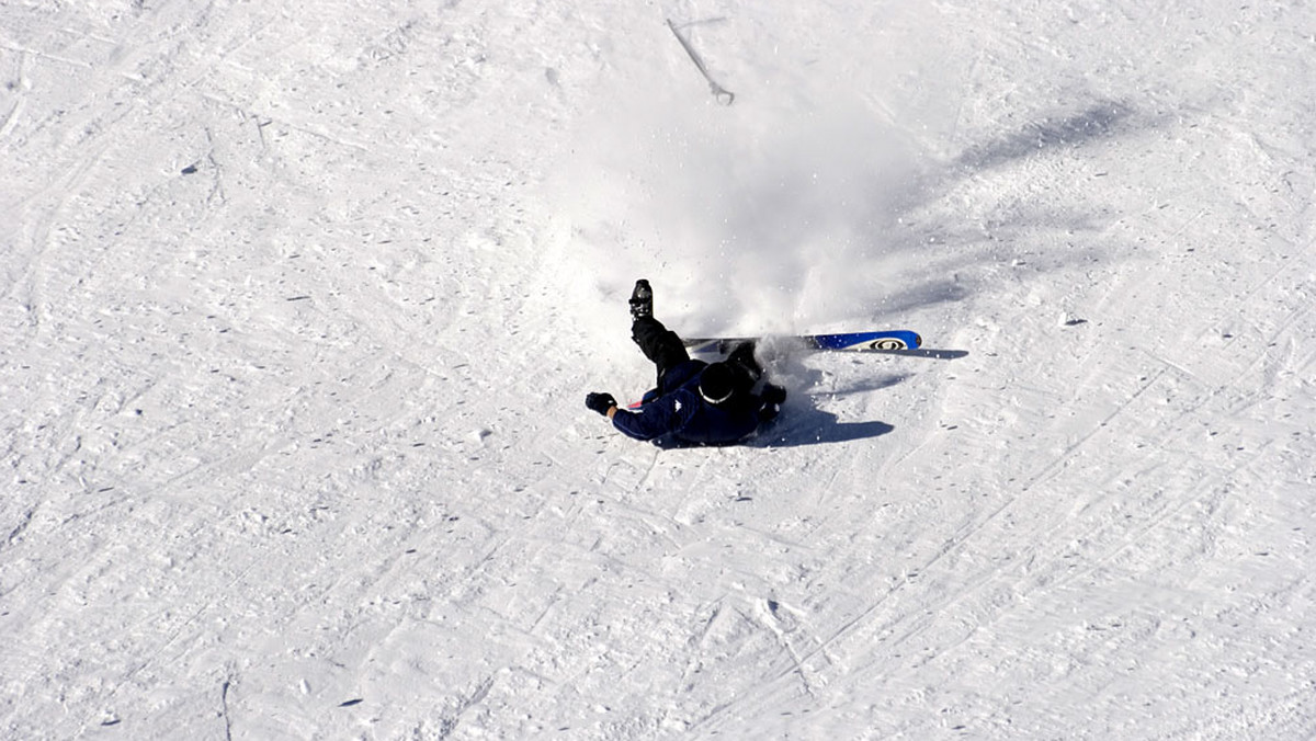 Polski snowboardzista zginął w czwartek po południu w słowackich Tatrach - poinformowały służby ratownictwa górskiego w Popradzie.