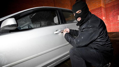 Hogyan védhetjük meg autónkat a tolvajoktól?