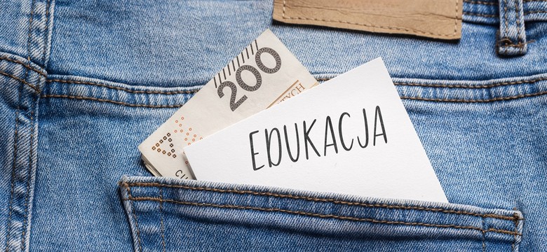 ZUS daje 300 zł na dziecko. Jeśli przegapisz ten termin – pieniądze przepadną