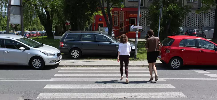 Lepiej zaparkować nielegalnie niż "na gapę"? Kierowcy w Warszawie omijają opłaty SPPN