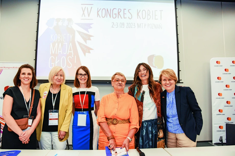 Od lewej: Karolina Andrian, Ewa Rumińska-Zimny, Iga Magda, Henryka Bochniarz, Dominika Kulczyk, Aleksandra Karasińska.