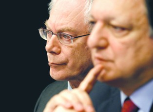 "Zamki z atramentu" zaklinają kryzys - UE walczy z kryzysem na papierze