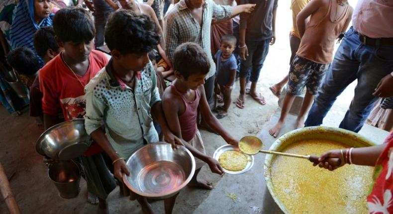 Indian villagers queue for food in the flood-hit village of Dagrua in Bihar