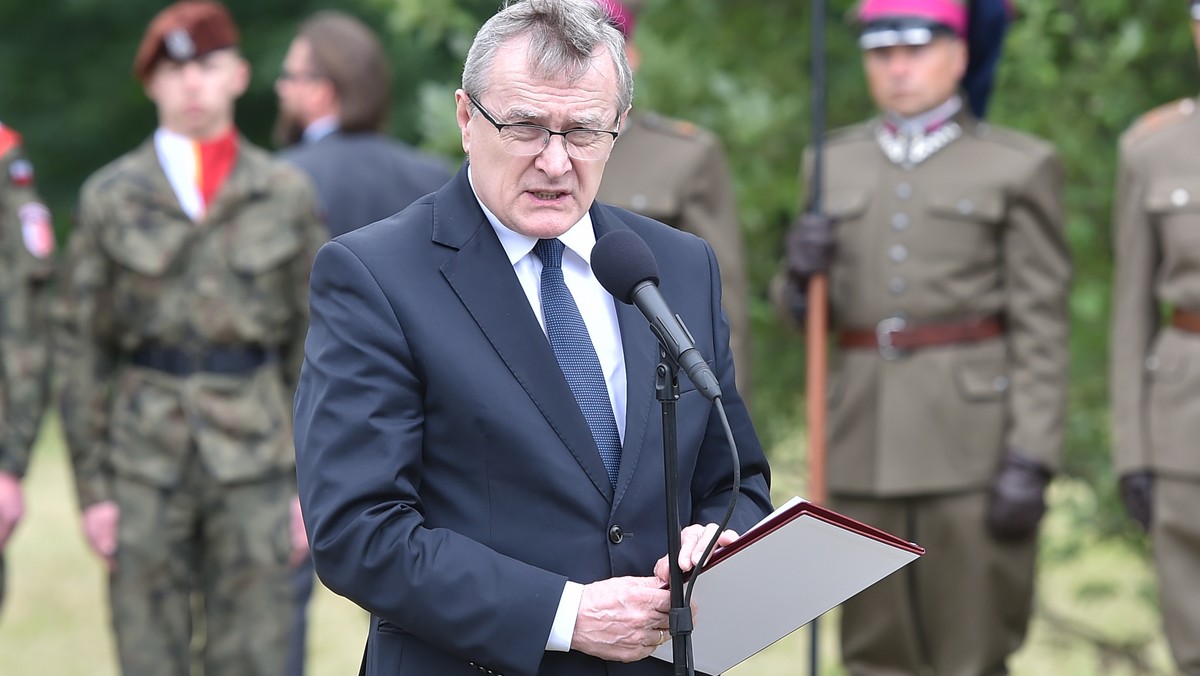 W Auschwitz premier Szydło wspomniała o obowiązku odpowiedzialności za wspólnotę - powiedział portalowi wPolityce.pl wicepremier Piotr Gliński. - Do głowy by mi nie przyszło, że można to odebrać tak, jak zostało to przedstawione przez opozycję - dodał. Minister kultury i dziedzictwa narodowego skrytykował także komentarz, jaki w tej sprawie zamieścił na Twitterze szef Rady Europejskiej Donald Tusk.