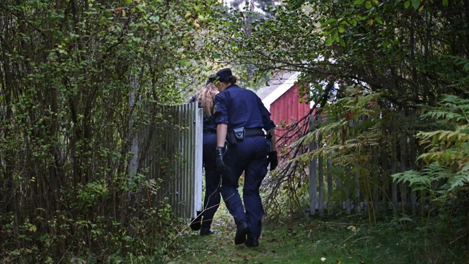 PRETI JOJ ZATVOR ZBOG KOSOVA! Švedska policajka u centru SKANDALA!