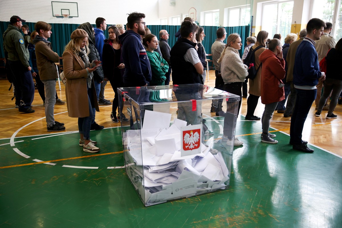 PiS - 37,35 proc., poparcia, KO - 28,76 proc., Trzecia Droga - 14,45 proc. - wynika z danych PKW po przeliczeniu głosów z 70,66 proc. komisji wyborczych. Dalej znalazła się Lewica z wynikiem 8,29 proc. i Konfederacja z 7,27 proc.
