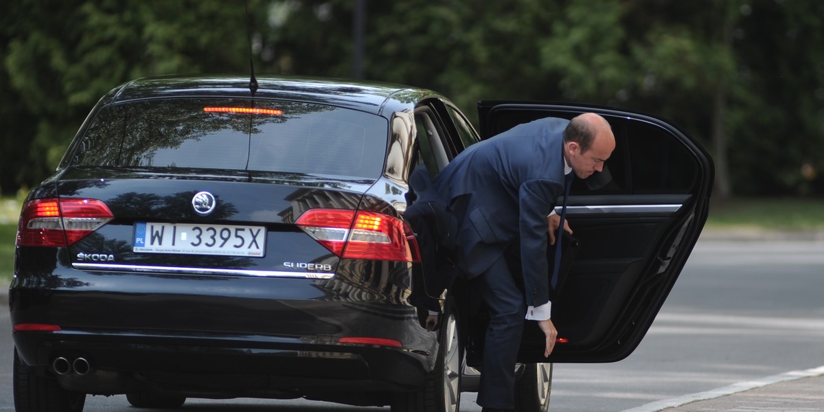 Budka chciał auto. Wziął sobie dwa!