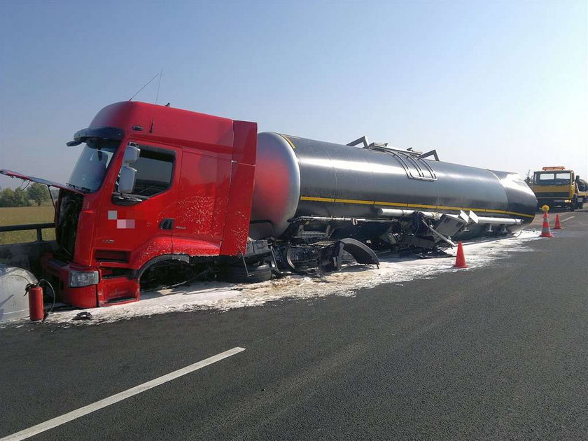 Wypadek. Ciężarówa bez kół