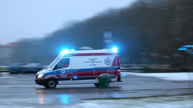 Nie żyje 75-letnia kobieta, która wypadła z okna. Jej mieszkanie było zamknięte na klucz