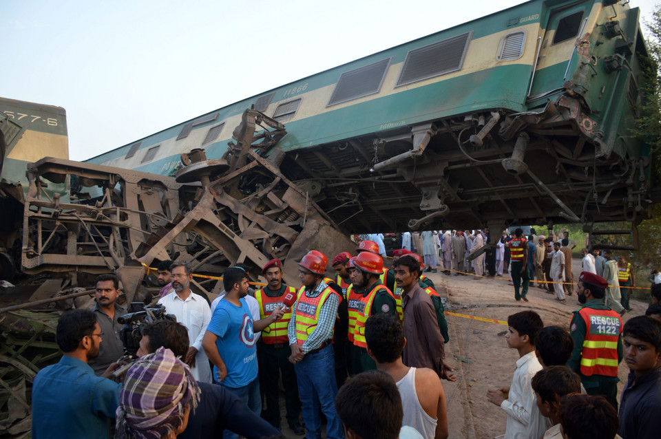 Pakistan: co najmniej sześć ofiar śmiertelnych katastrofy kolejowej