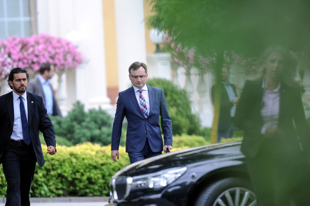 Minister sprawiedliwości twierdzi, że słusznie czyści kadry