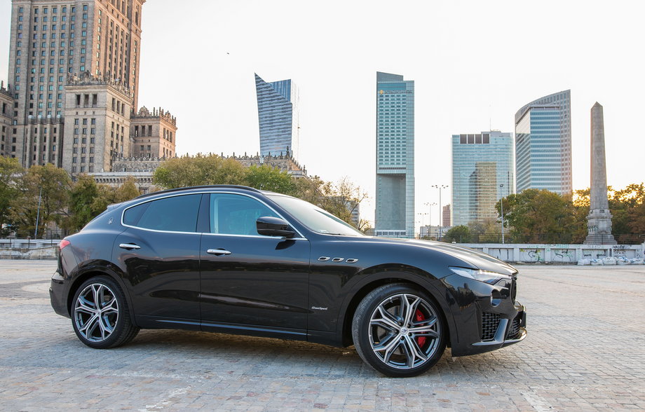Sylwetka Maserati Levante jest jednocześnie drapieżna i elegancka.