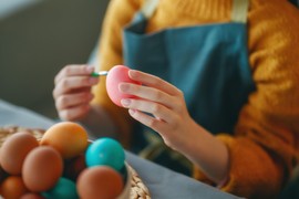 Više od 1,5 miliona ljudi OVAKO FARBA JAJA: Donosimo vam 5 jednostavnih trikova sa TikToka koji će vas oduševiti