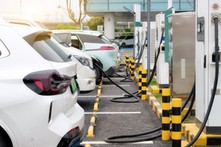 Auto elektryczne z drugiej ręki? Tanieją szybciej niż spalinowe, a chętnych brak