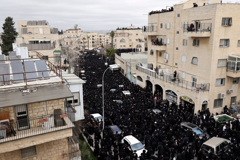 Czołowi rabini i liderzy jesziwy wzywali członków społeczności do wzięcia udziału w pogrzebie.
