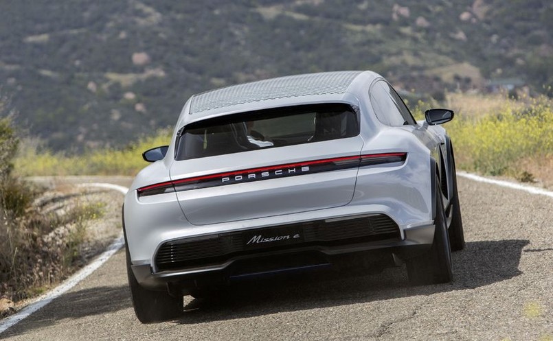 Porsche Mission E Cross Turismo