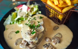 pyszny-obiad-na-sobote-podajemy-przepis-ty-gotujesz-kruche-zrazy-w-sosie-pieczarkowym