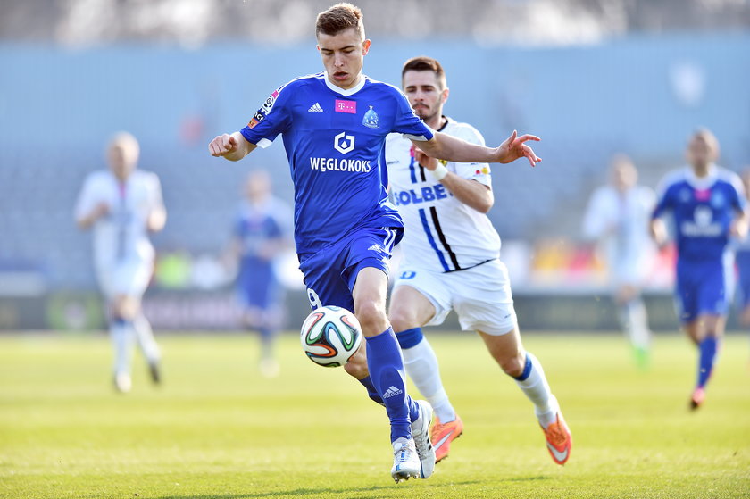 Michał Helik, obrońca Ruchu Churzów, zaatakowany przez bandytów. Mieli siekierę!