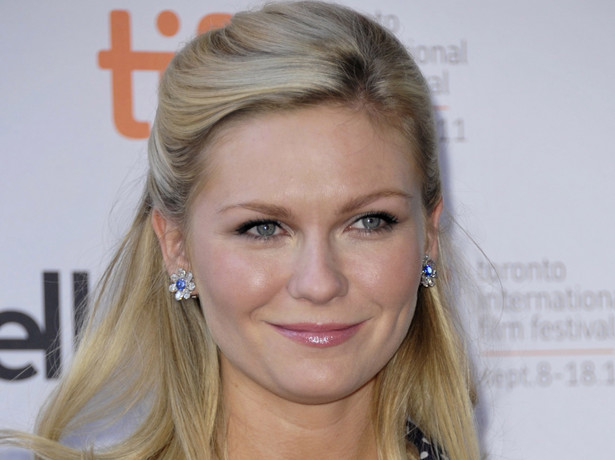 Kirsten Dunst uśmiecha się do R.E.M.