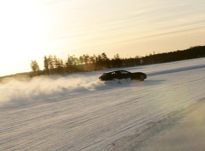 Oto ferrari FF - ferrari four - jeszcze nigdy w historii cyfra 4 nie wywołała takich emocji