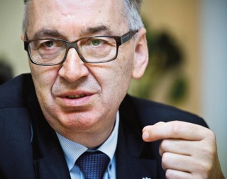 Szwed: Jestem za wydłużeniem urlopu rodzicielskiego o dodatkowe dwa miesiące [WYWIAD]