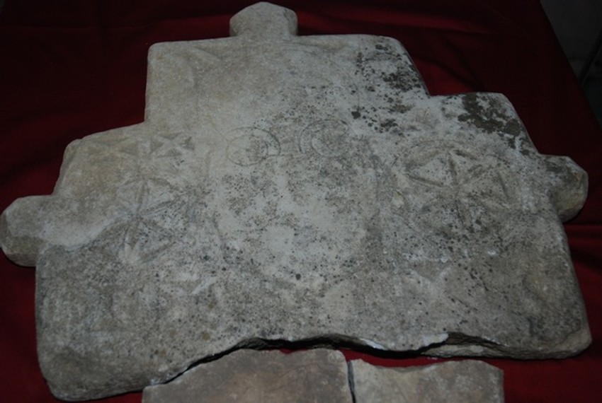 Nadgrobni spomenik pronađen u selu Stari Trstenik