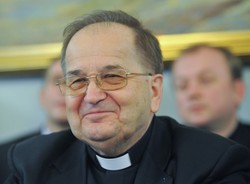 "Czcigodny ojciec Tadeusz, mąż stanu". Spory w Senacie o TV Trwam