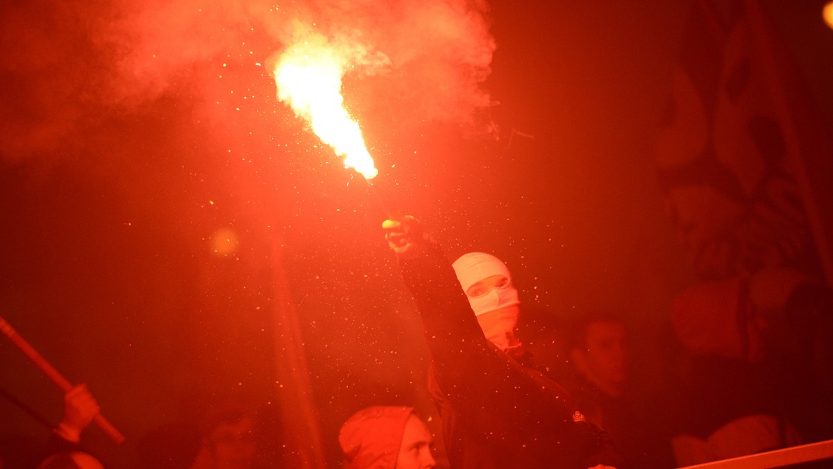 Wczorajsze obchody 11 listopada i marsze, które przeszły przez Warszawę, dzisiaj nadal odbijają się echem. Wiadomo już, że prawdopodobnie powstanie nowa siła polityczna w Polsce. Dziś Jarosław Kaczyński wyznał, że myślał o zrezygnowaniu z kierowania PiS, a "Wprost" przedstawił dziesiątkę najbardziej wpływowych Polaków. Zobacz TOP5 Onetu w poniedziałek!