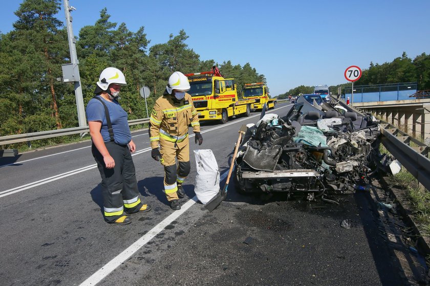 Koszmarny wypadek w Wielkopolsce. Nie żyją dwie osoby, siedem jest rannych