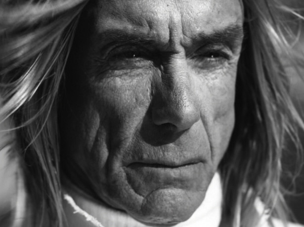 Iggy Pop z pomocą muzyka Dezertera