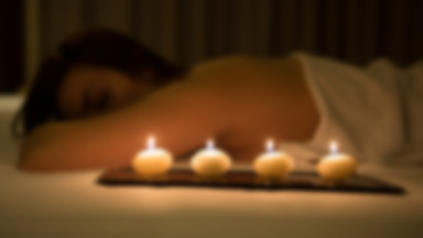 Olejki do masażu nie tylko odżywią skórę, lecz także... podgrzeją atmosferę w sypialni