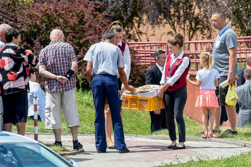 Dziwaczna stołówka na konwencji PiS