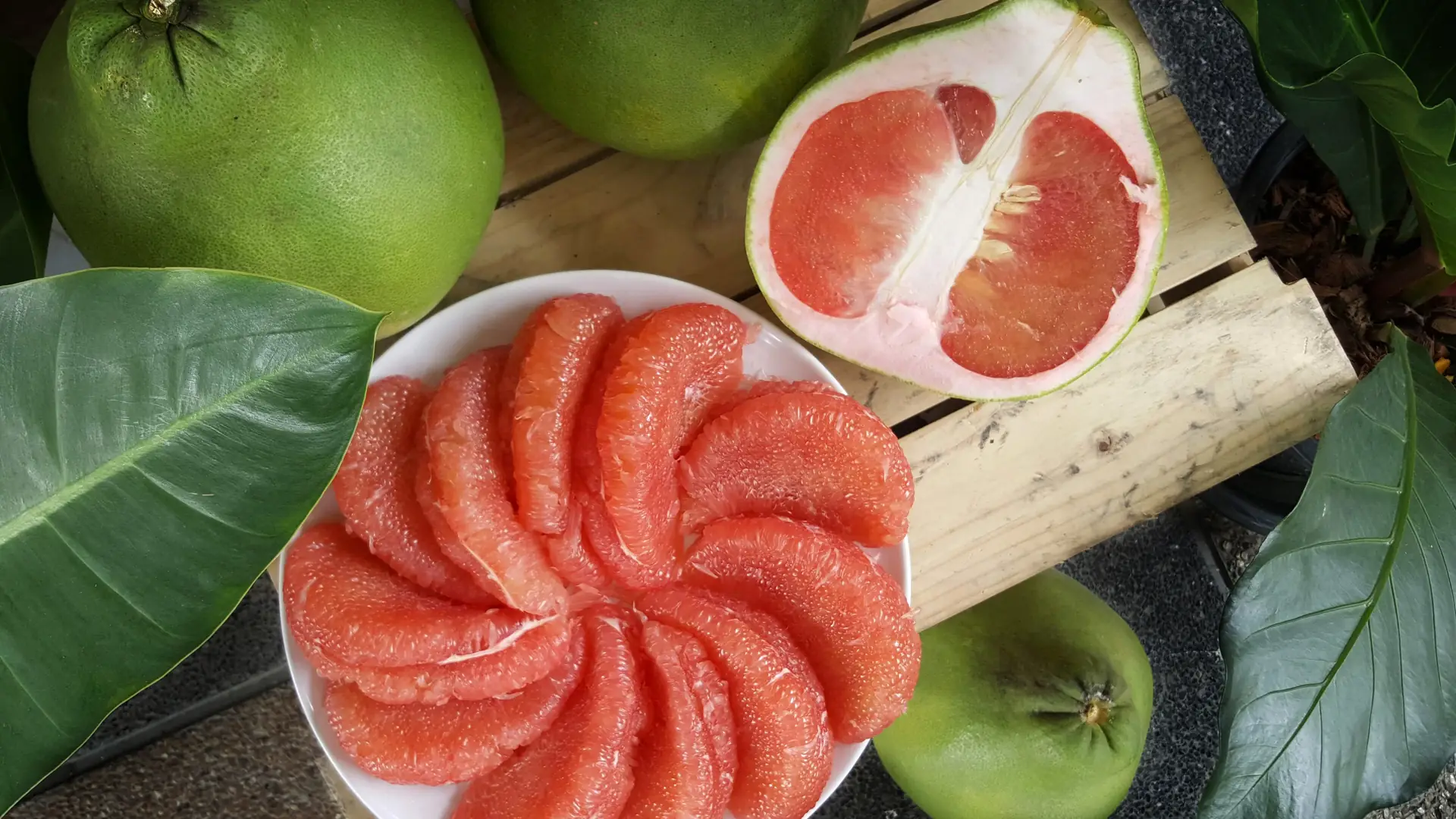 Mnóstwo witamin, niska kaloryczność i świetny smak. Oto pomelo!