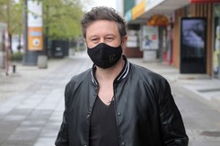 Piasek dokonał coming outu. 'Tak, to jest piosenka o mnie'