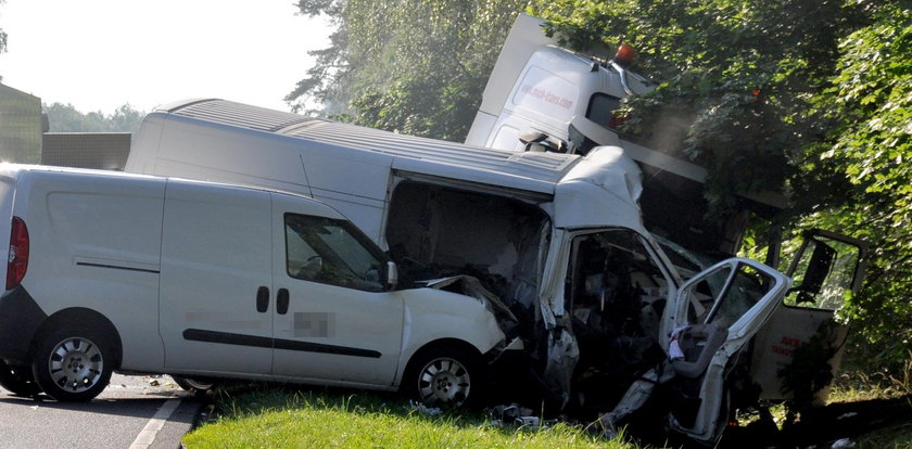 Tragiczny wypadek busa. Zginęły dwie osoby