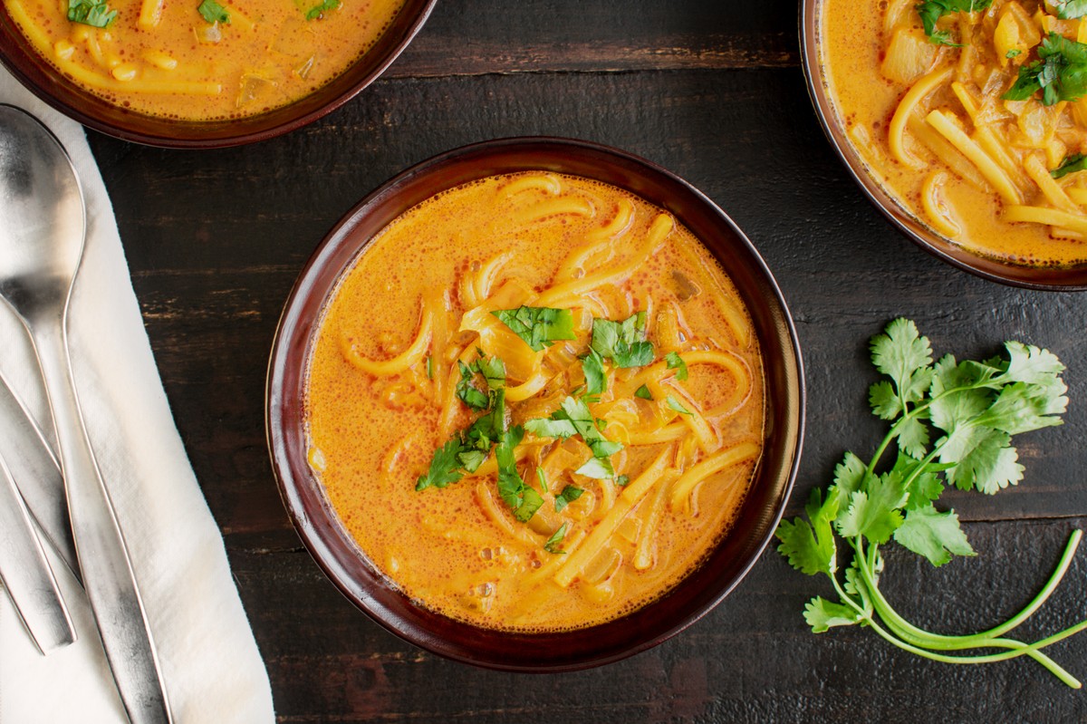 Azjatycka zupa curry z mielonym mięsem. Jest pyszna i sycąca