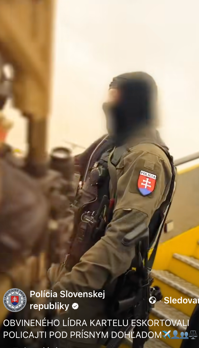 Eskortovali lídra kartelu.