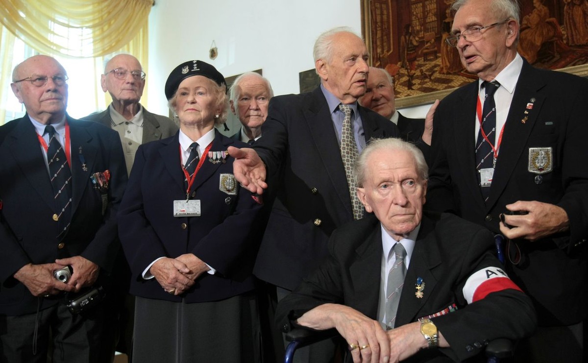 Druga od lewej Wanda Woś-Lorenc