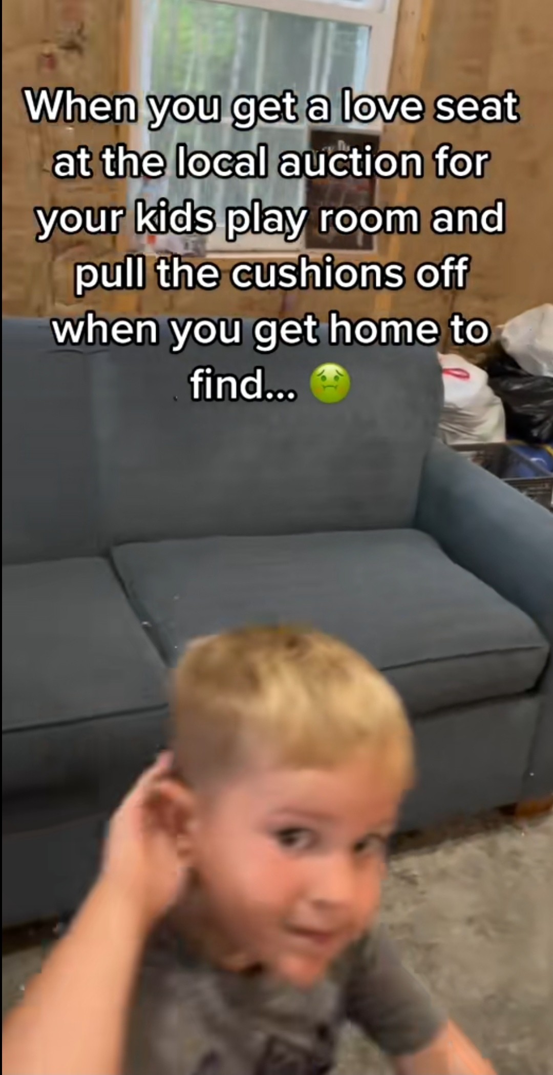 Na Rachel čakalo v použitom gauči nemilé prekvapenie.
