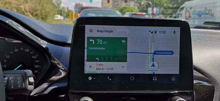 Google Maps dostało funkcję, której brakuje w starszych autach. Koniec z mandatami?